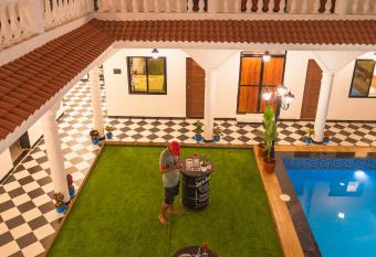 Sapphire Mansion has Balcony rooms