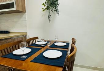 Cozy 2B1R condo forest city has Balcony rooms