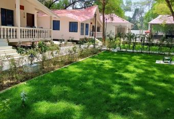 SHANTINIKETAN RETREAT, BOLPUR has Smoking/Balcony rooms