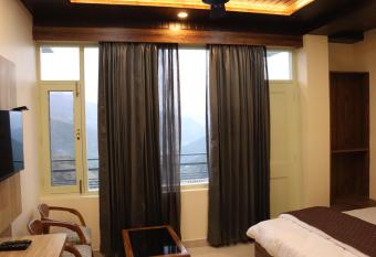 ghungrees has Balcony rooms