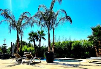 La Villa 155 has Balcony rooms