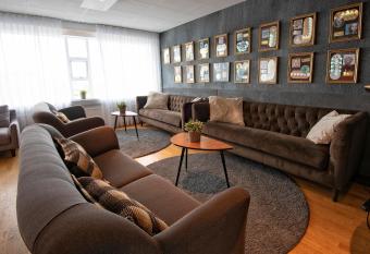 B14 Hostel allows 18 year olds to book a room