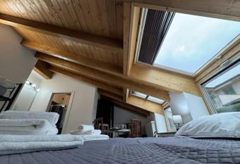 Comfort Room 4 Dogana Svizzera allows 18 year olds to book a room