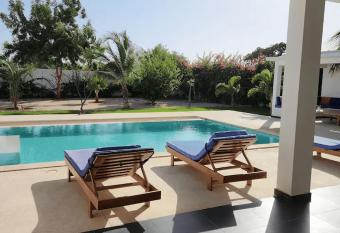 SUPERBE VILLA DE LUXE has Balcony rooms