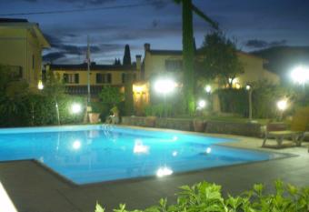 Chiardiluna has Balcony rooms