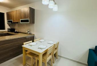 Cozy 2B1R Condo forest city has Balcony rooms