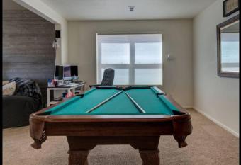 AZGuestHouse at Meadow Queen-bedroom-SharedBath allows 18 year olds to book a room