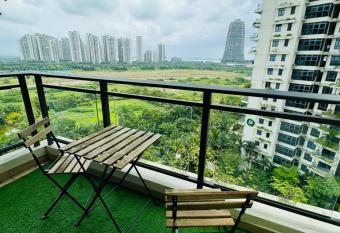Cozy 2B1R Condo forest city has Balcony rooms