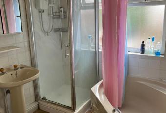 Leicester UK Room 2 Edward House allows 18 year olds to book a room