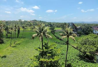 Isha Service Appartment has Balcony rooms