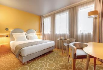 Appart City Collection Paris V  lizy allows 18 year olds to book a room