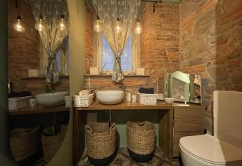 La Porta Verde allows 18 year olds to book a room