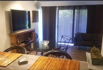 Huge 1 Bedroom in Heart of Kihei has rooms with a private hot tub