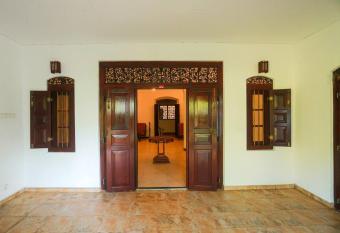 Singapore Bungalow Galle allows 18 year olds to book a room