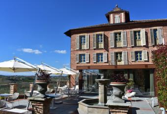 Villa Fontana Relais Suite & Spa allows 18 year olds to book a room