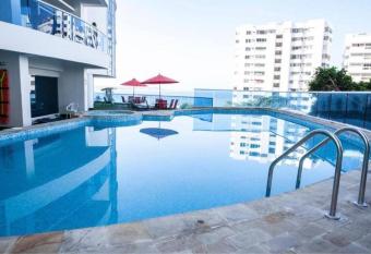 Apartamento en Cartagena Laguito has rooms with a private hot tub