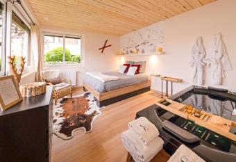 Suite Luxe Chalet K - Hyper Centre allows 18 year olds to book a room