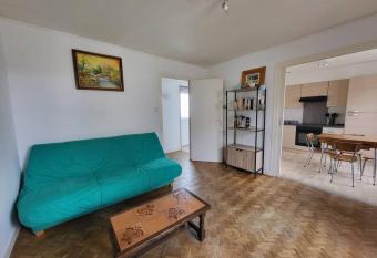 Appartement pour 4-6 personnes avec terrasse has Balcony rooms