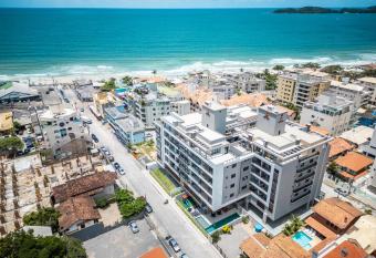 Areia de Bombas allows 18 year olds to book a room