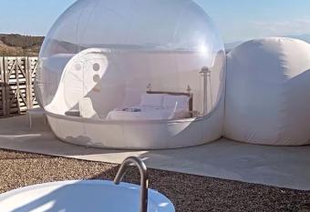 Hotel Aire de Bardenas has rooms with a private hot tub