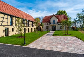 Les Gites du Moul 1 has Balcony rooms