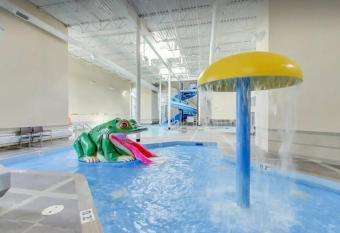 Cozy One Bedroom Condo with Indoor Pool and HotTub has Balcony rooms