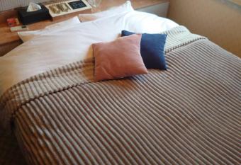 openHeart                         allows 18 year olds to book a room