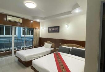 i love spaghetti has Balcony rooms