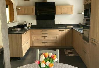 L   Happyness maison    Figaret has Balcony rooms