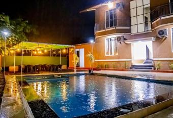 Seasons The Resort has Smoking/Balcony rooms