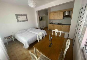 Apartamento Bamb   1, Cala Montg   a menos de un minuto de la playa allows 18 year olds to book a room