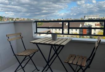 Appartement, bel aper  u Tour Eiffel has Balcony rooms