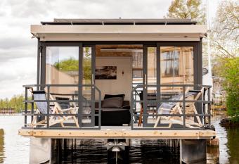 Cosy River Loft has Balcony rooms