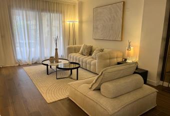 Impresionante Apartamento de lujo con jard  n allows 18 year olds to book a room