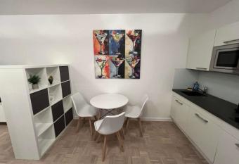 Innenstadt ruhiges und Zentrale Apartment has Balcony rooms