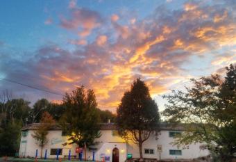 SnowMansion Taos Adventure Lodge has Balcony rooms
