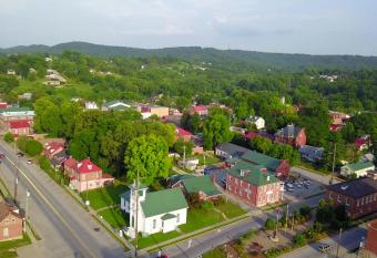 Harbor Haus Inn & Suites has Balcony rooms