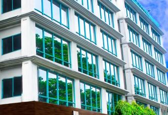 Hotel Lake Castle - Best of Diplomatic Zone allows 18 year olds to book a room