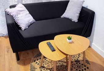 Appartement proximit   gare allows 18 year olds to book a room