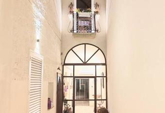 The Art of Leo has Balcony rooms