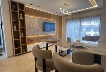 Luxueux appart proche de la mer has rooms with a private hot tub