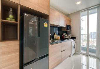 Metro Rooms has rooms with a private hot tub