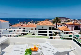 Tranquil Hillside with Oceanview and Pool has Balcony rooms