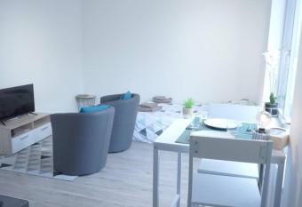 Studio Cosy 2 Proche gare allows 18 year olds to book a room