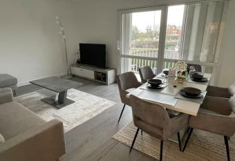 Appartement champs de course, proche paris centre has Balcony rooms