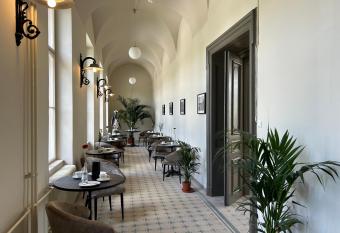 Pension l Etage allows 18 year olds to book a room