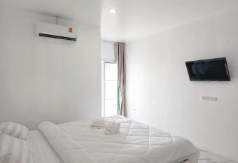 DM                                                                                           has Balcony rooms