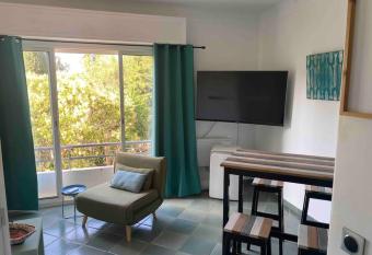 Studio bord de mer Saint Rahael allows 18 year olds to book a room