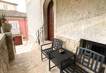 Dimora Nuscana has Balcony rooms