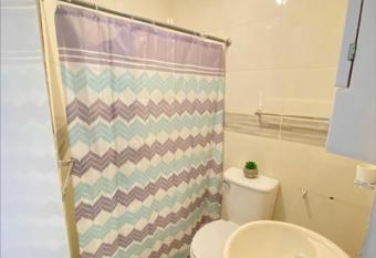 Apartamento minimalista pr  ximo a Zonas tur  sticas allows 18 year olds to book a room